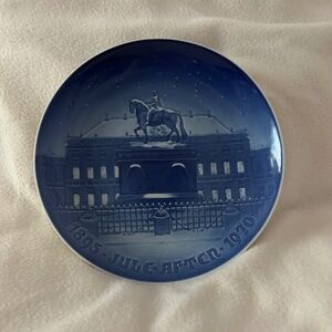 Bing & Grondahl 1895-1970 Amalienborg The Royal Palace 9" Plate Denmark